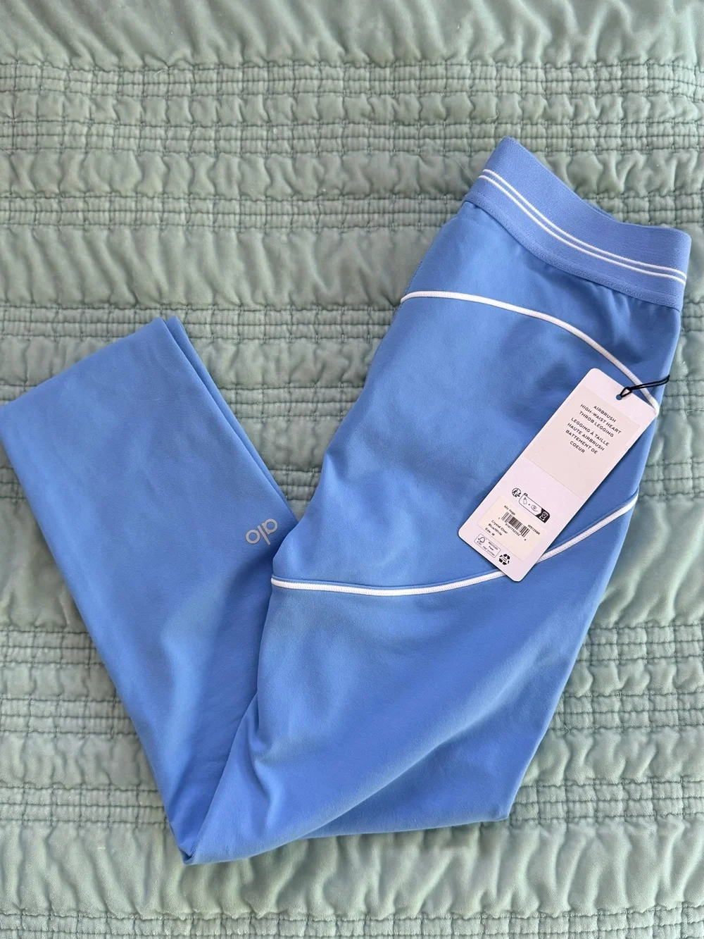 Alo Yoga (crystal clear blue) Set - Sports Bra & Leggings Medium
